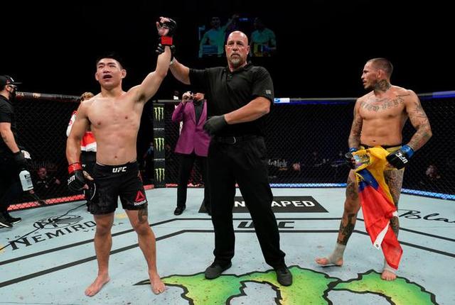 UFC选手宋亚东有自知之明：现在不打前五高手，我可不想销声匿迹
