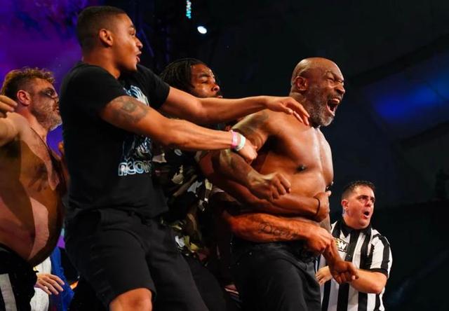 Y2J:我就是摔角界的迈克·泰森,我要同拳王泰森打一场摔角赛! Y2J:我就是摔角界的迈克·泰森,我要同拳王泰森打一场摔角赛!