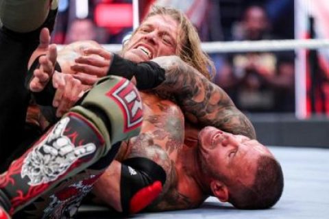 “最伟大的摔角比赛”兰迪VS艾吉：RKO、名门攻击、住院脚、飞冲肩招式百出！