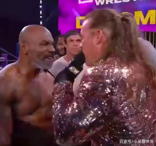 WWE冠军被KO要求泰森道歉!拳王撕衣露肌肉,又一次引发擂台大战 WWE冠军被KO要求泰森道歉!拳王撕衣露肌肉,又一次引发擂台大战