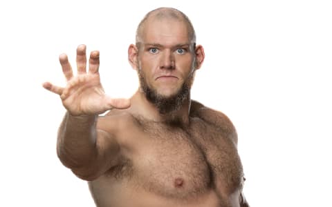 拉尔斯·沙利文震撼回归!WWE大转会暗流涌动谁会成为两大品牌的抢手货?
