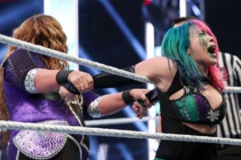 WWE爆裂震撼大赛,RAW女子冠军比赛被取消资格，原来又是他搞的鬼！