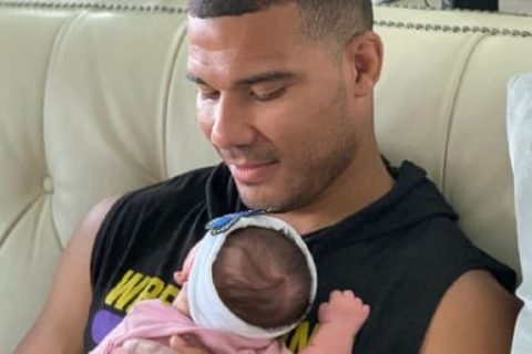 WWE名人堂科特安格荣升“爷爷”！三冠王杰森乔丹喜迎千金！