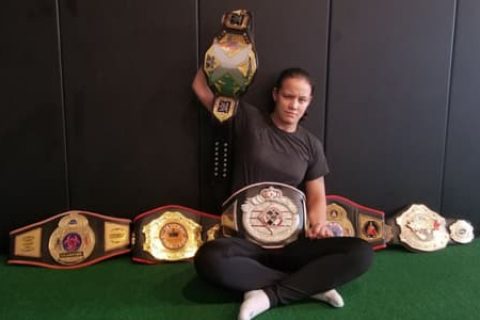 女王归来！善娜·巴斯勒与WWE续约，纯净融合战队再添猛将！