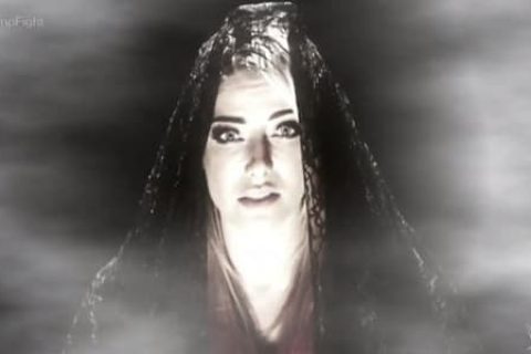 小魔女现身WWE RAW警告兰迪奥顿，邪神没有死，将再次回归