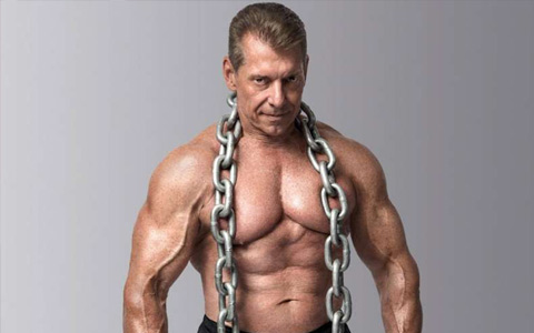 自律到底有多可怕？75岁的WWE主席还每天坚持健身，一身健硕的肌肉一般人真比不了