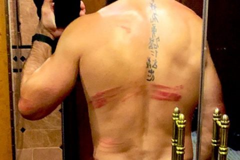 多米尼克初次登场就打的赛斯·罗林斯遍体鳞伤，赛斯值得吗？