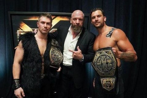 WWE回流中最成功的选手!自拍哥与放荡哥终于获得NXT双打冠军!