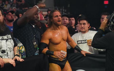 “他就是门面”!肯尼·欧米伽力挺“刽子手”亚当·佩奇为 AEW 当家巨星!