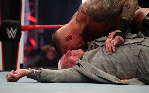 WWE传奇选手瑞克弗莱尔和AEW正式签约,但遭到大量摔迷抨击
