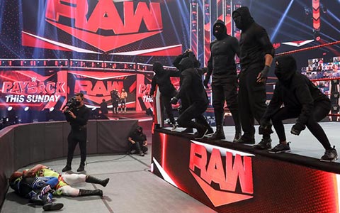 WWE的狗血剧情!臭名昭著的复仇军团摇身一变成为了正义的审判者,这都能转正?
