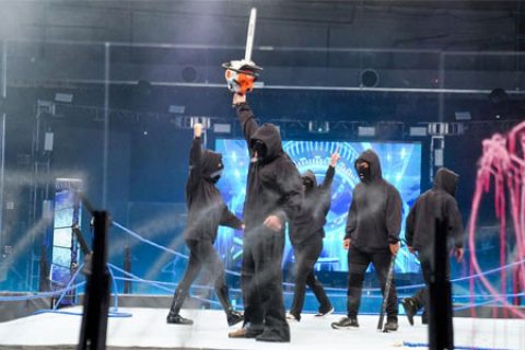 WWE节目拍摄闹出乌龙！被暴动团队破坏的擂台一会居然焕然一新