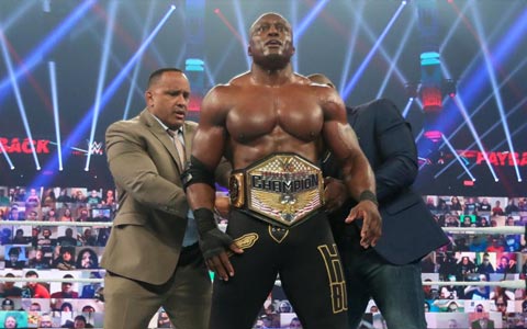 WWE洲际冠军萨米·辛推特嘲讽美国冠军鲍比!