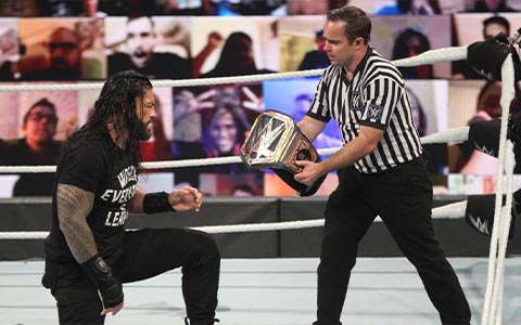 WWE新王登基！罗曼赢得了他梦寐以求的环球冠军，反派之路也正式开始