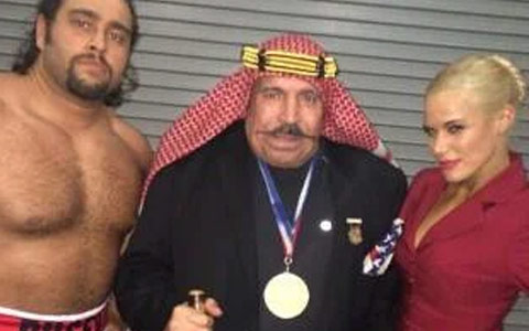 摔角界传奇选手卡马拉逝世!WWE、AEW、高柏和布雷特·哈特等纷纷发文悼念