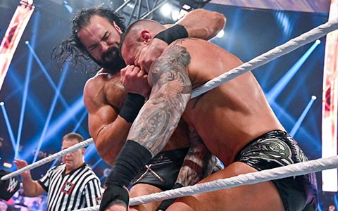 WWE冠军之战PPV,毒蛇兰迪成众人推,麦金泰尔轻松过关!