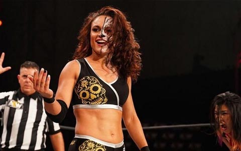 雷霆罗莎回应摔迷对WWE明星比安卡·贝莱尔种族歧视言论
