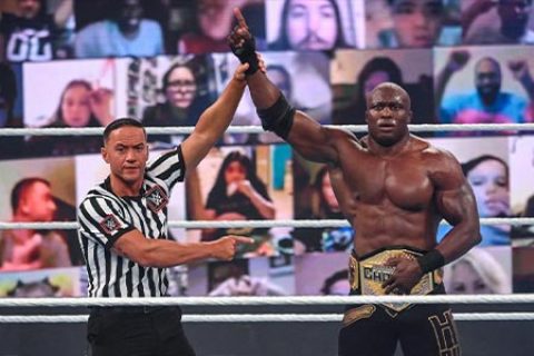 WWE冠军之战PPV,明日华和鲍比莱斯利成功保住自己的冠军头衔!