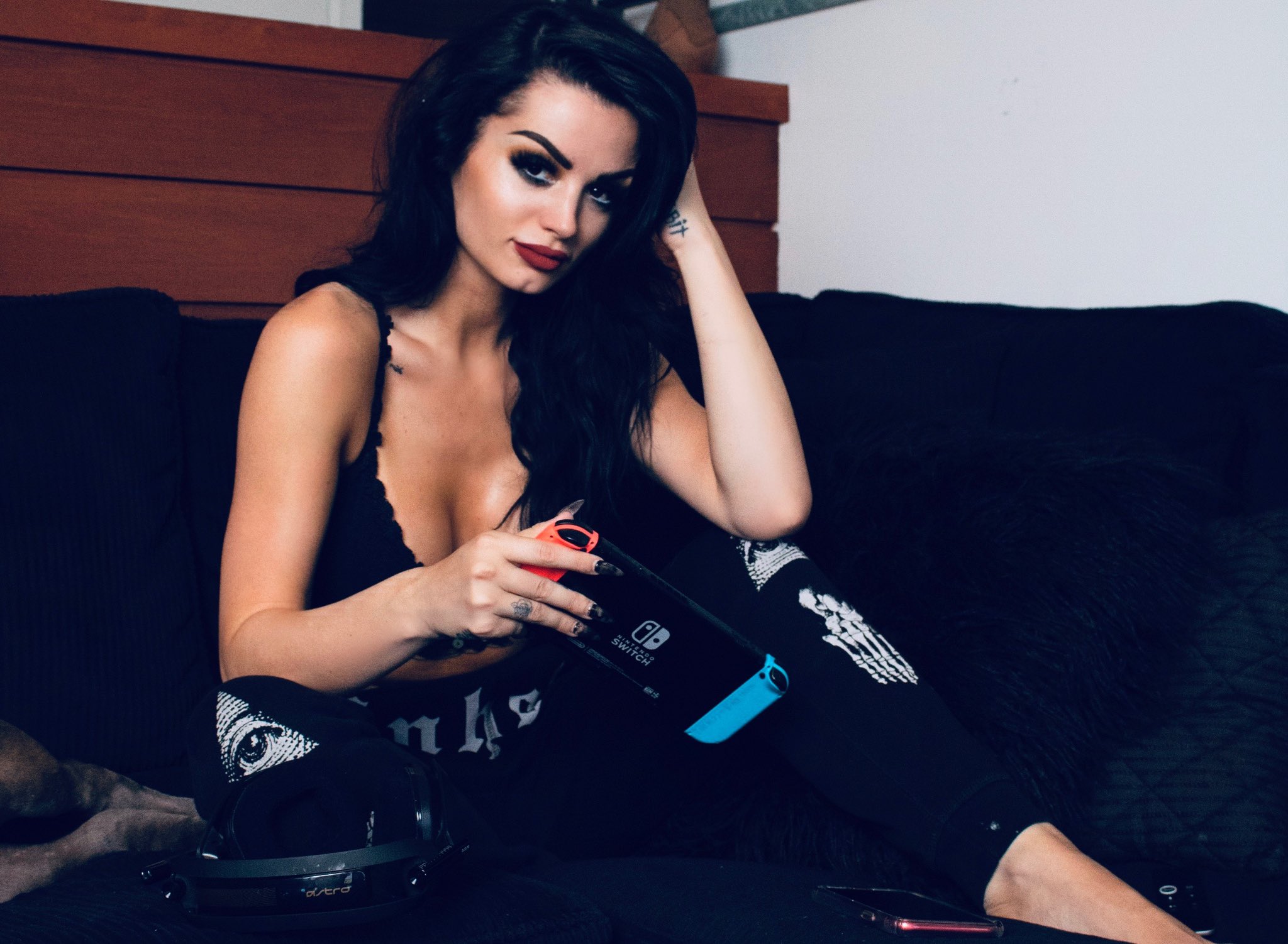 最美不过佩奇！WWE佩奇近照曝光“还是显嫩”