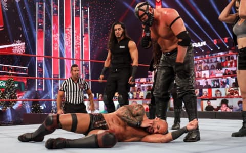 WWE2020年没被打死反被剧情写死的选手,活埋淹死烧死,还有人被鲨鱼吃掉?