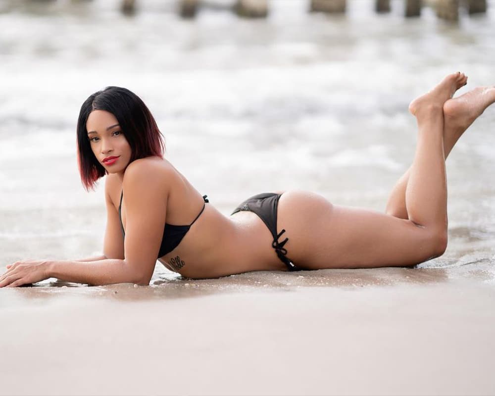 谁的身材让你欲罢不能？美胸蛮腰蜜桃臀！WWE女星身材大PK