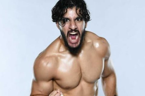 WWE签约新选手托尼·吉尔，他说他希望有一天能和兰迪·奥顿打一场。
