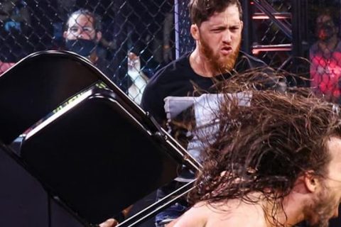 WWE NXT 第632期：凯尔·奥莱利用钢椅攻击亚当·科尔