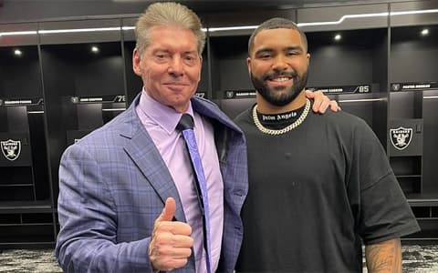 摔角转战八角笼?UFC总裁白大拿证实:正密切关注前WWE奥运冠军!