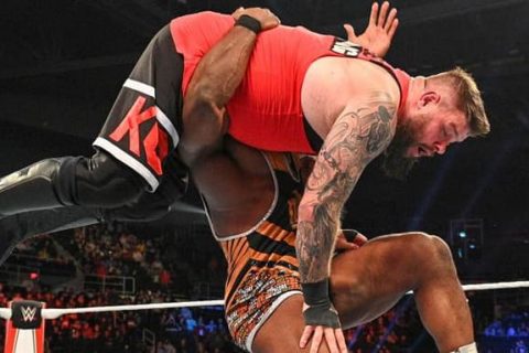 WWE RAW第1484期：凯恩欧文斯被大E大终结击中