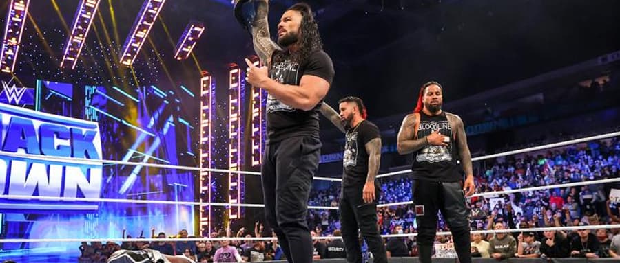 WWE SmackDown 第1159期：罗曼雷恩斯回归惨遭侮辱，娜欧米再次被针对