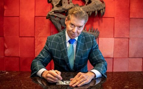 WWE两大交椅年薪和奖金被公布，难怪老麦年过7旬也不肯退休！