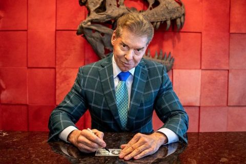 WWE两大交椅年薪和奖金被公布，难怪老麦年过7旬也不肯退休！
