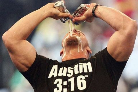 WWE中唯一的特例？冷石奥斯汀每次在擂台上都是真喝啤酒的吗？