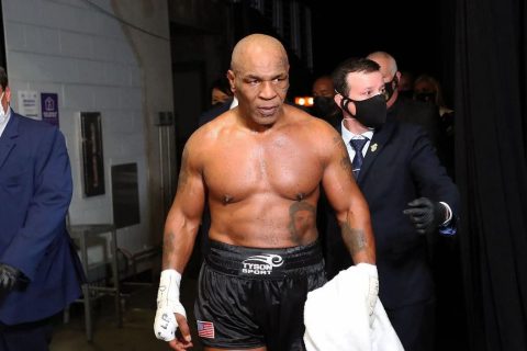 WWE名人堂，铁拳泰森在飞机上殴打一名男子，已被接受调查！