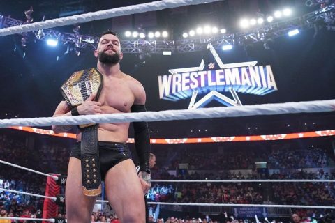 WWE两面针操作终于引发众怒！巴洛尔输掉冠军后，粉丝齐呼弃坑！