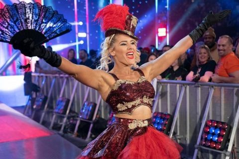 WWE性感南方美女终于回归？军姐莱斯埃文斯亲自现身回答传闻！