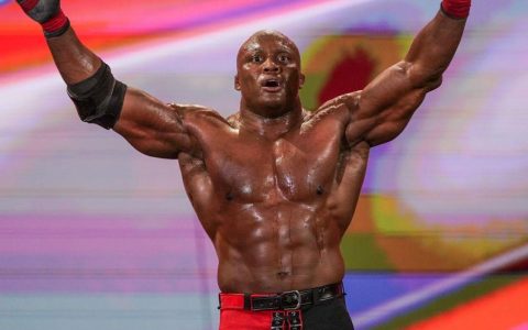 WWE出动整个痛扁企业来扶持，新人奥莫斯能否进化成为新巨人？