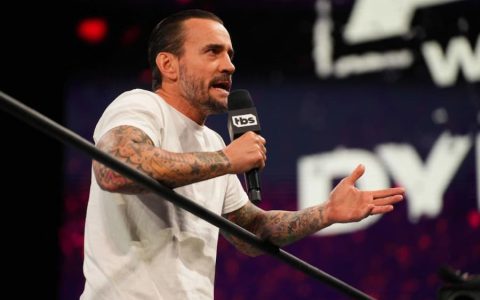 CM朋克对AEW的前WWE冠军达克斯哈伍德赞不绝口