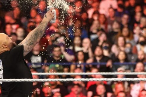 WWE RAW 第1504期：凯文欧文斯模仿冷石奥斯汀，并且嘲讽他
