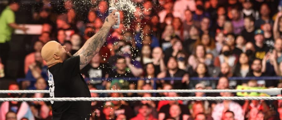 WWE RAW 第1504期:凯文欧文斯模仿冷石奥斯汀,并且嘲讽他