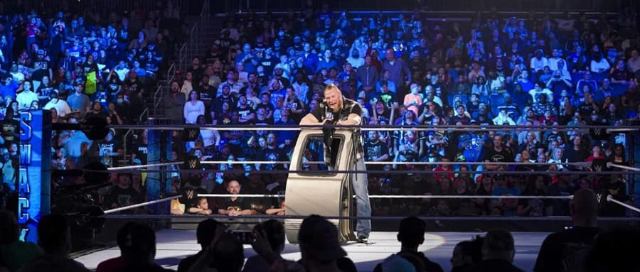 WWE SmackDown 第1178期:布洛克莱斯纳追打罗曼雷恩斯