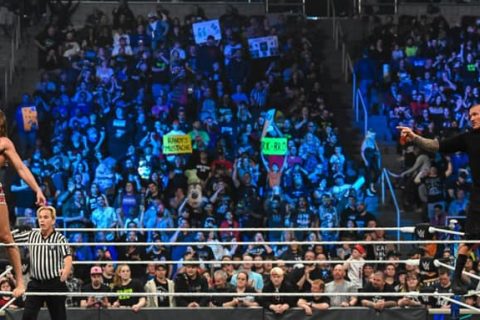 WWE SmackDown 第1183期：里德尔单打比赛对阵杰米乌索，却看起来要二对二对阵乌索兄弟