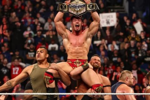 WWE RAW 第1508期：在与芬巴洛尔的美国冠军争夺战中，理论将冠军带回给麦克曼先生
