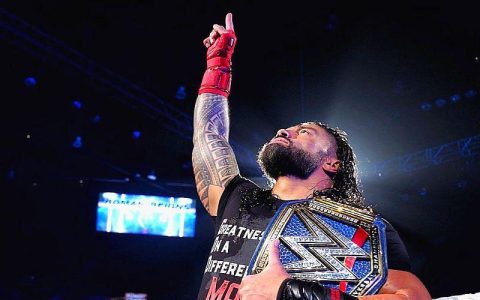 WWE仍然力压AEW！五个同为冠军，但罗曼远胜于CM朋克的原因！