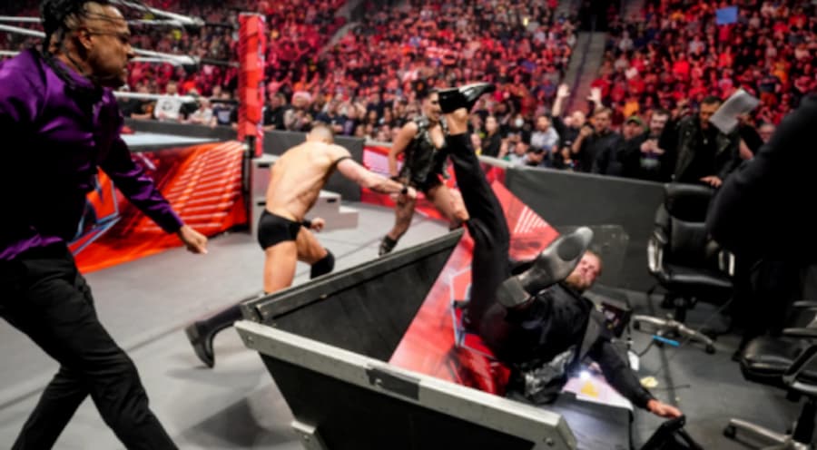 在RAW上被踢出地狱判官后，艾吉的WWE状态有了重大更新