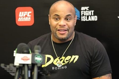 前UFC双冠王丹尼尔·科米尔将担任赛斯vs老铁极限规则的裁判
