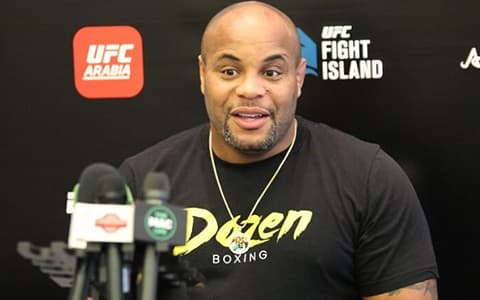 前UFC双冠王丹尼尔·科米尔将担任赛斯vs老铁极限规则的裁判