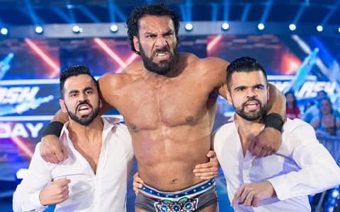 前WWE双打组合在昨晚的AEW周赛中亮相
