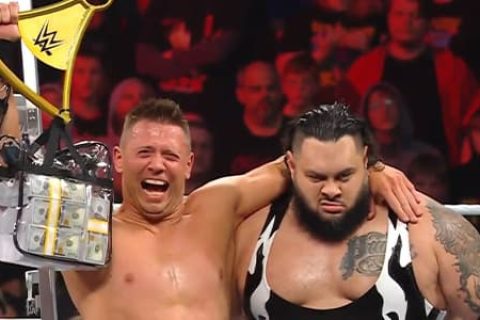 被解雇的WWE明星16个月后回归，帮助米兹在RAW上击败德克斯特卢米斯