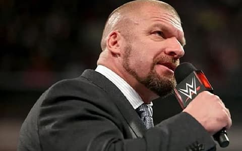WWE在RAW上暗示将近2年后一个主要派系的重聚,以对抗血统